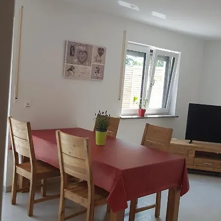 Schone 2-zimmerwohnung In Schlossnahe 아파트 *